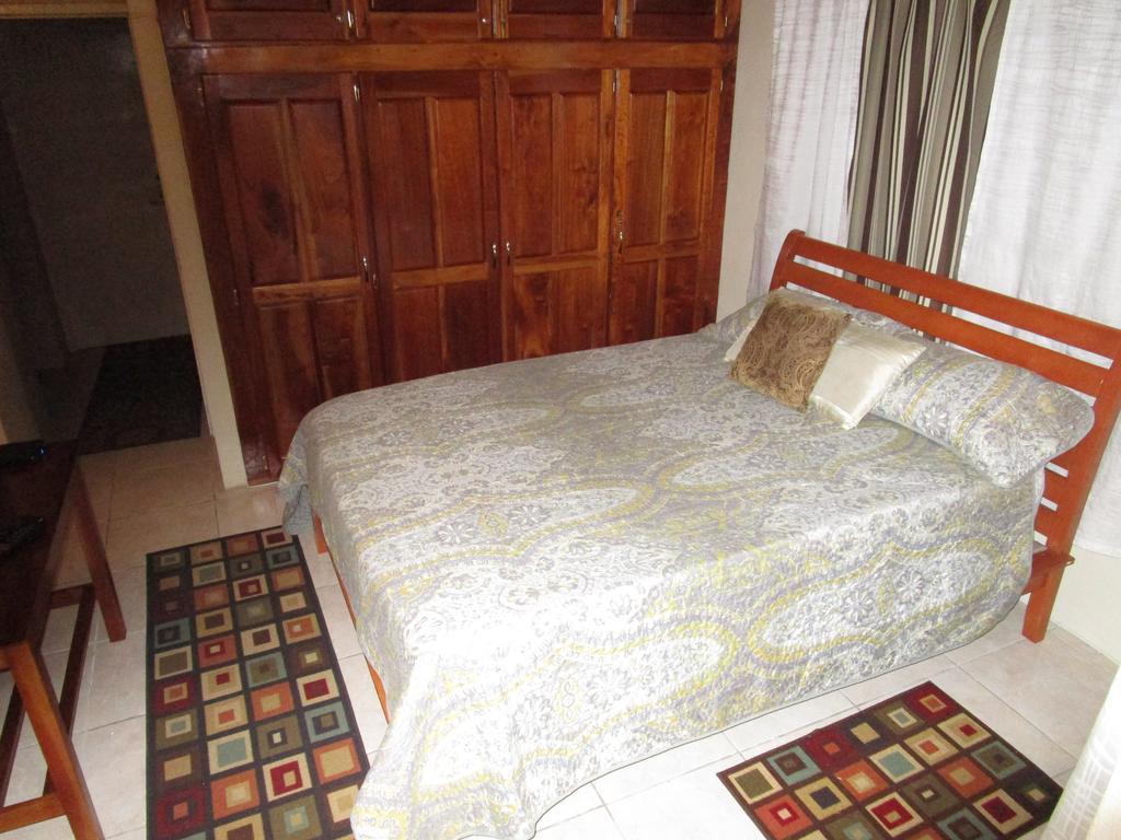 The Residence Portmore Apartments Extérieur photo