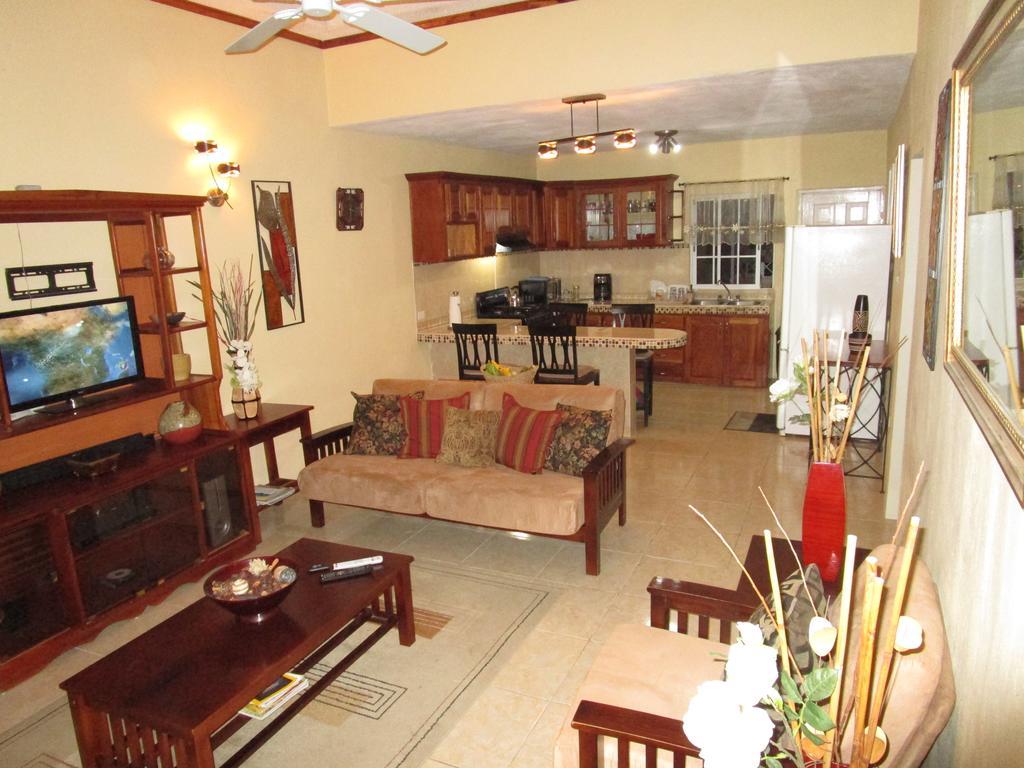 The Residence Portmore Apartments Extérieur photo