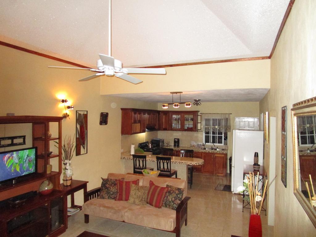 The Residence Portmore Apartments Extérieur photo