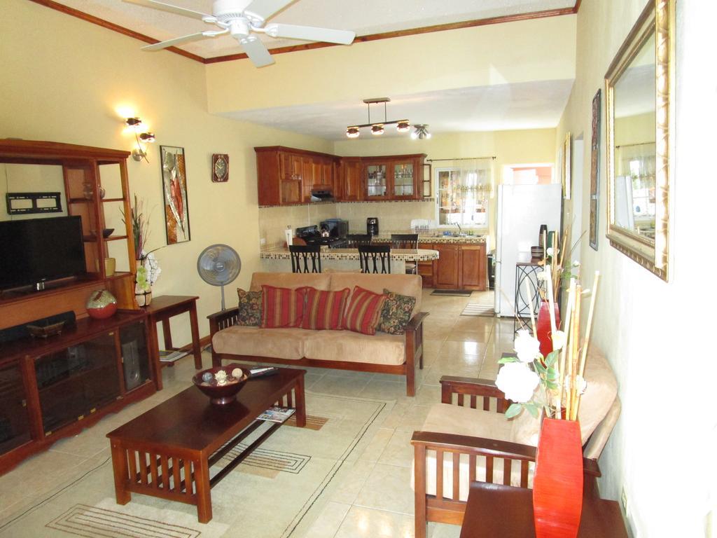 The Residence Portmore Apartments Extérieur photo