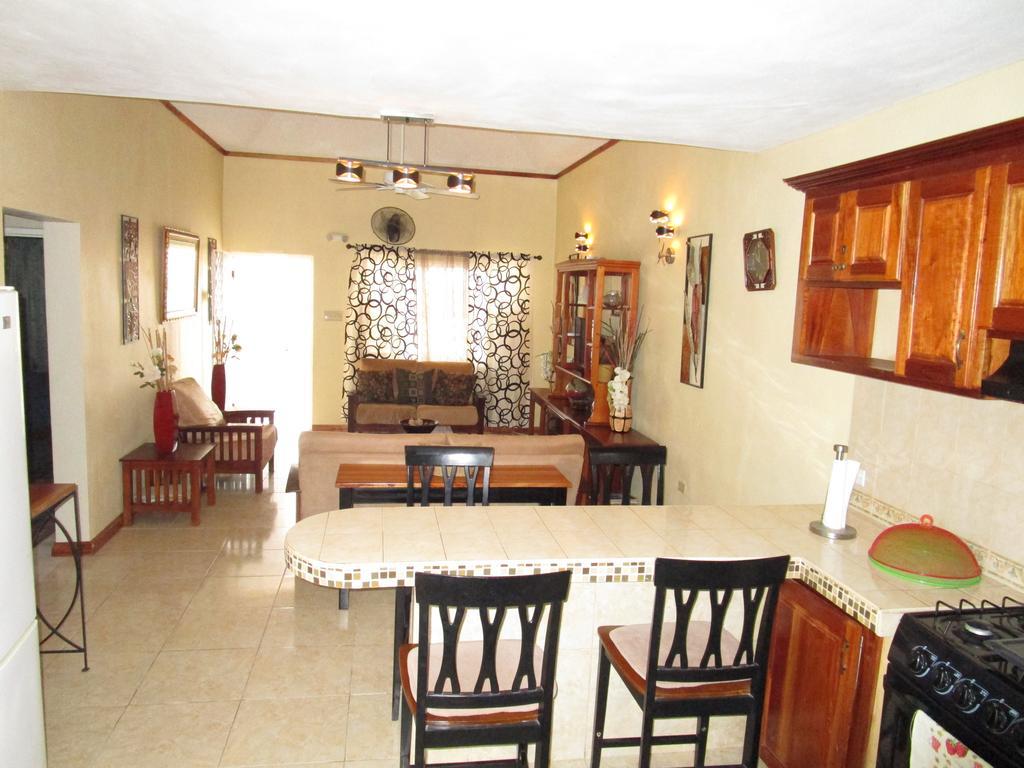 The Residence Portmore Apartments Extérieur photo