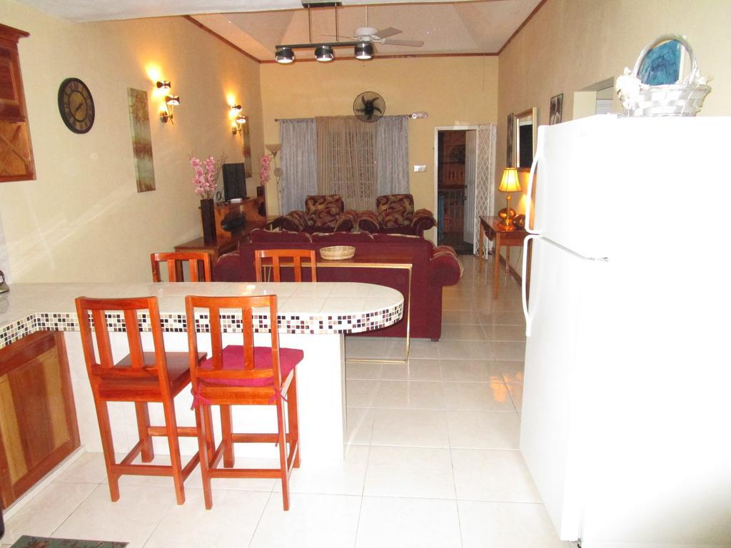 The Residence Portmore Apartments Extérieur photo