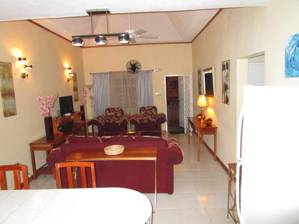 The Residence Portmore Apartments Extérieur photo