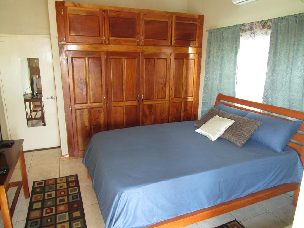 The Residence Portmore Apartments Extérieur photo