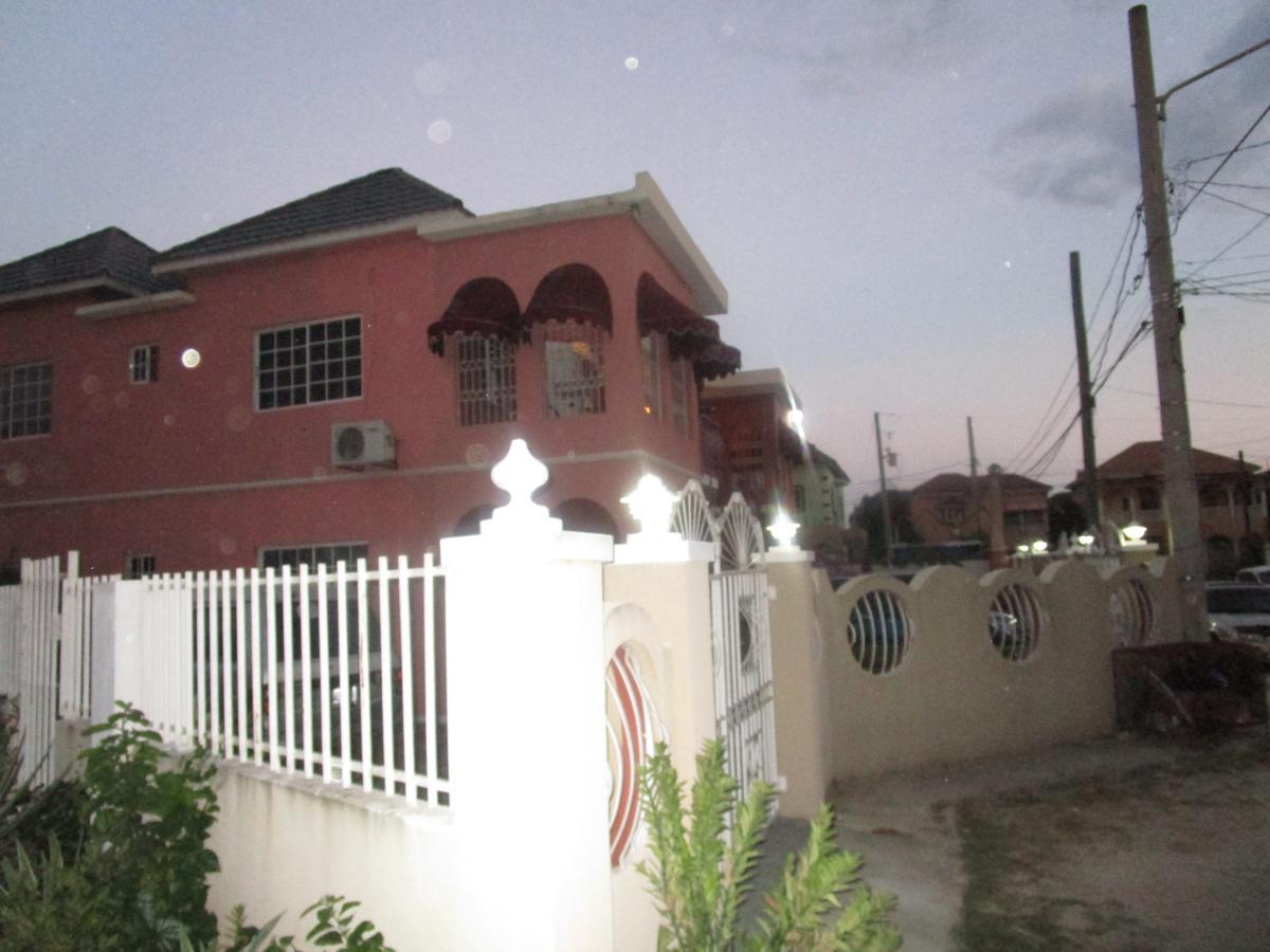 The Residence Portmore Apartments Extérieur photo