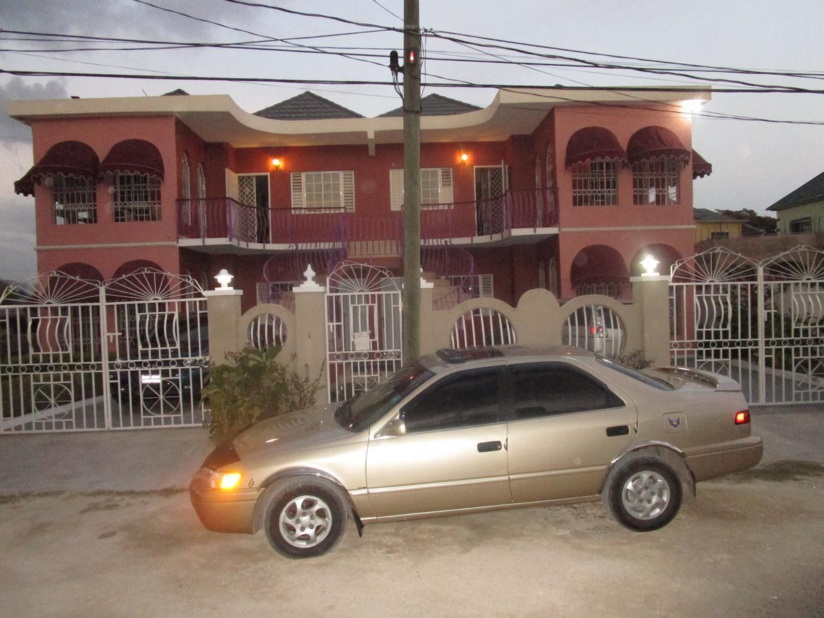 The Residence Portmore Apartments Extérieur photo