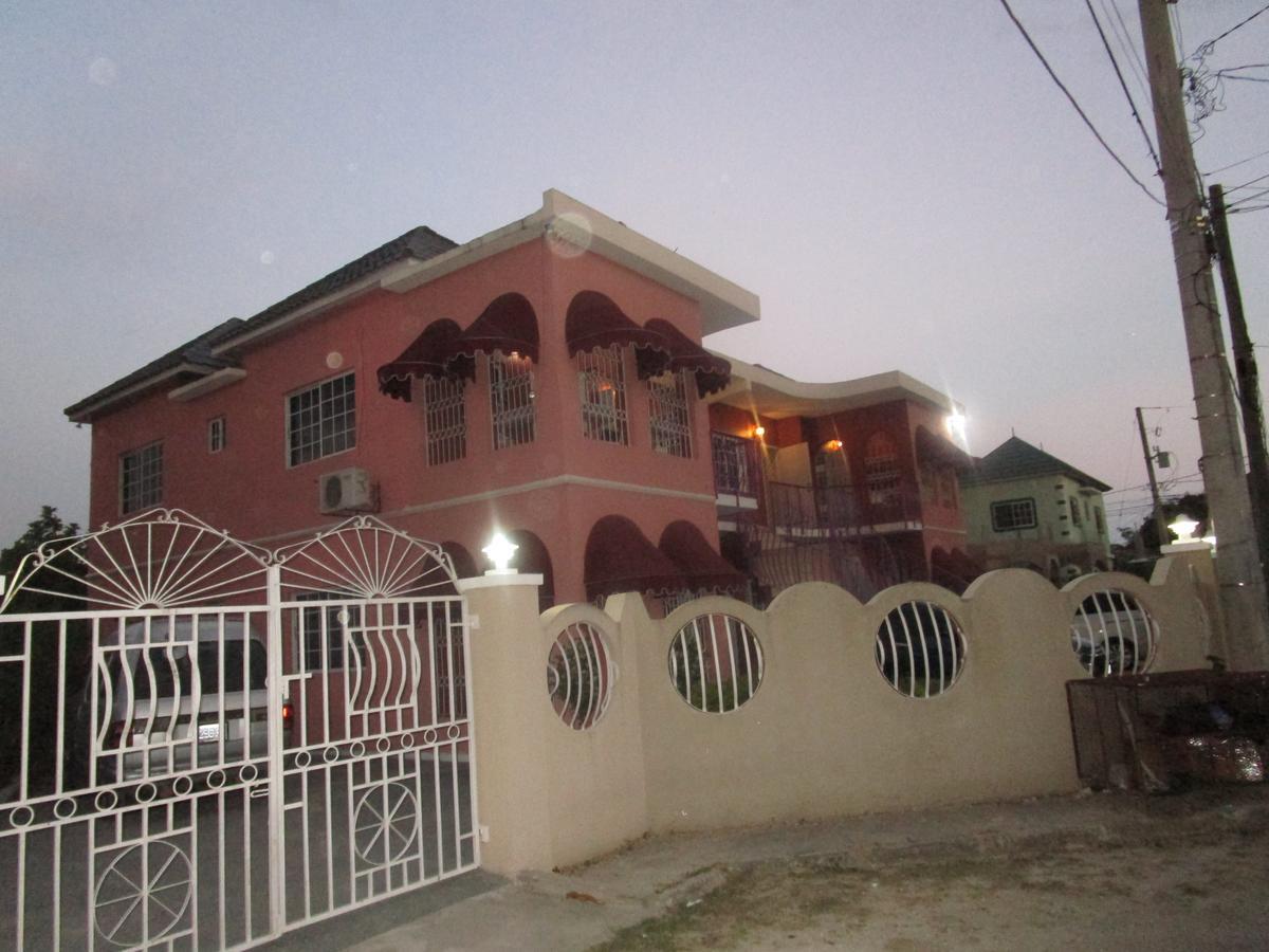 The Residence Portmore Apartments Extérieur photo