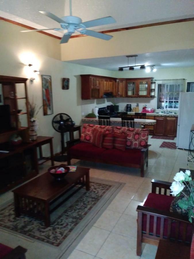 The Residence Portmore Apartments Extérieur photo